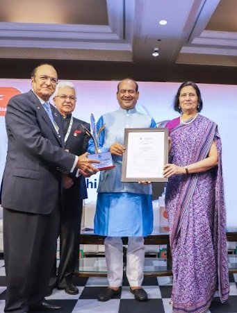 Dr. Raghupati Singhania Conferred the 'Lifetime Achievement Award 2022' by PHD Chamber of Commerce and Industry