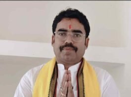 विकास कुमार सिंह, एकमा, बिहार विधानसभा चुनाव 2025, जन सुराज, प्रशांत किशोर, देव कुमार सिंह, बिहार राजनीति, एकमा विधानसभा, राजनीतिक विरासत, विकास की राजनीति,Vikas Kumar Singh, Ekma, Bihar Assembly Elections 2025, Jan Suraj, Prashant Kishore, Dev Kumar Singh, Bihar Politics, Ekma Assembly, Political Legacy, Politics of Development,