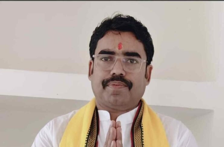 विकास कुमार सिंह, एकमा, बिहार विधानसभा चुनाव 2025, जन सुराज, प्रशांत किशोर, देव कुमार सिंह, बिहार राजनीति, एकमा विधानसभा, राजनीतिक विरासत, विकास की राजनीति,Vikas Kumar Singh, Ekma, Bihar Assembly Elections 2025, Jan Suraj, Prashant Kishore, Dev Kumar Singh, Bihar Politics, Ekma Assembly, Political Legacy, Politics of Development,