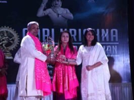 Poonam Dhillon, Sunil Pal, Vaibhav Joshi, Natraj Gopikrishna Parampara Samman, Kirron Sharma, Bollywood Awards, Entertainment News, Kathak Guru, Mumbai 2025