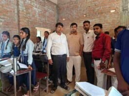 Bhushan Family Foundation, Sanjay Bhushan Prayagraj, Suman Public School Dherhan, Kheri Thana Prayagraj news, social work in education, NGO for kids education UP, chocolate and book distribution, प्रयागराज न्यूज़, समाज सेवा, भूषण फैमिली फाउंडेशन